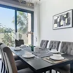 Modern Five Bedroom Villa With Bbq And Garden