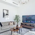 Modern Five Bedroom Villa With Bbq And Garden