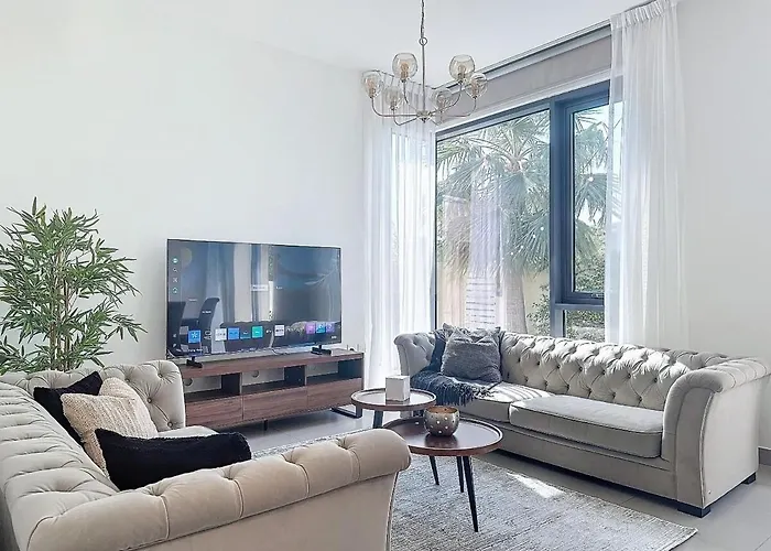 Modern Five Bedroom Villa With Bbq And Garden