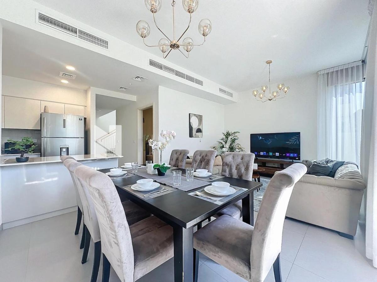 Modern Five Bedroom With Bbq And Garden Apartment Dubai
