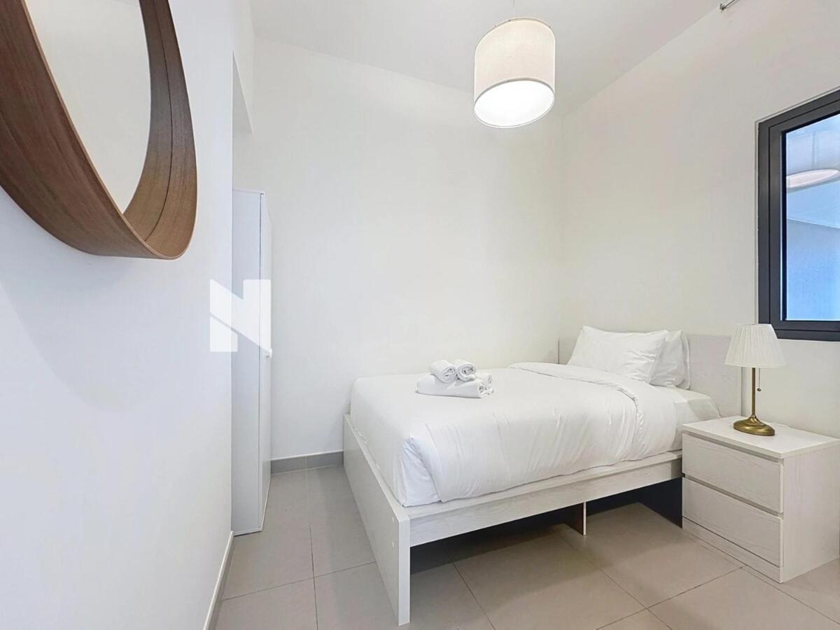Modern Five Bedroom With Bbq And Garden *