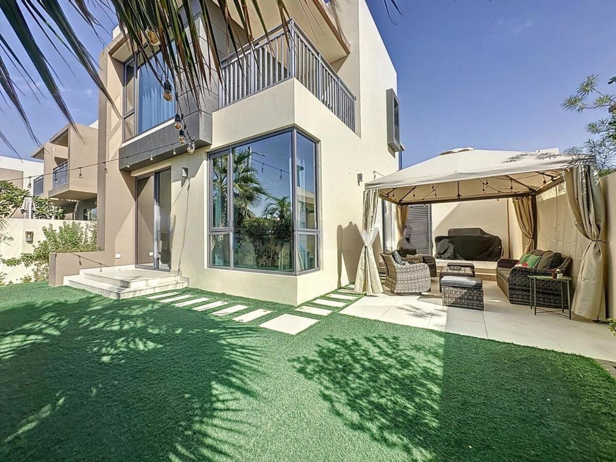 Modern Five Bedroom With Bbq And Garden *