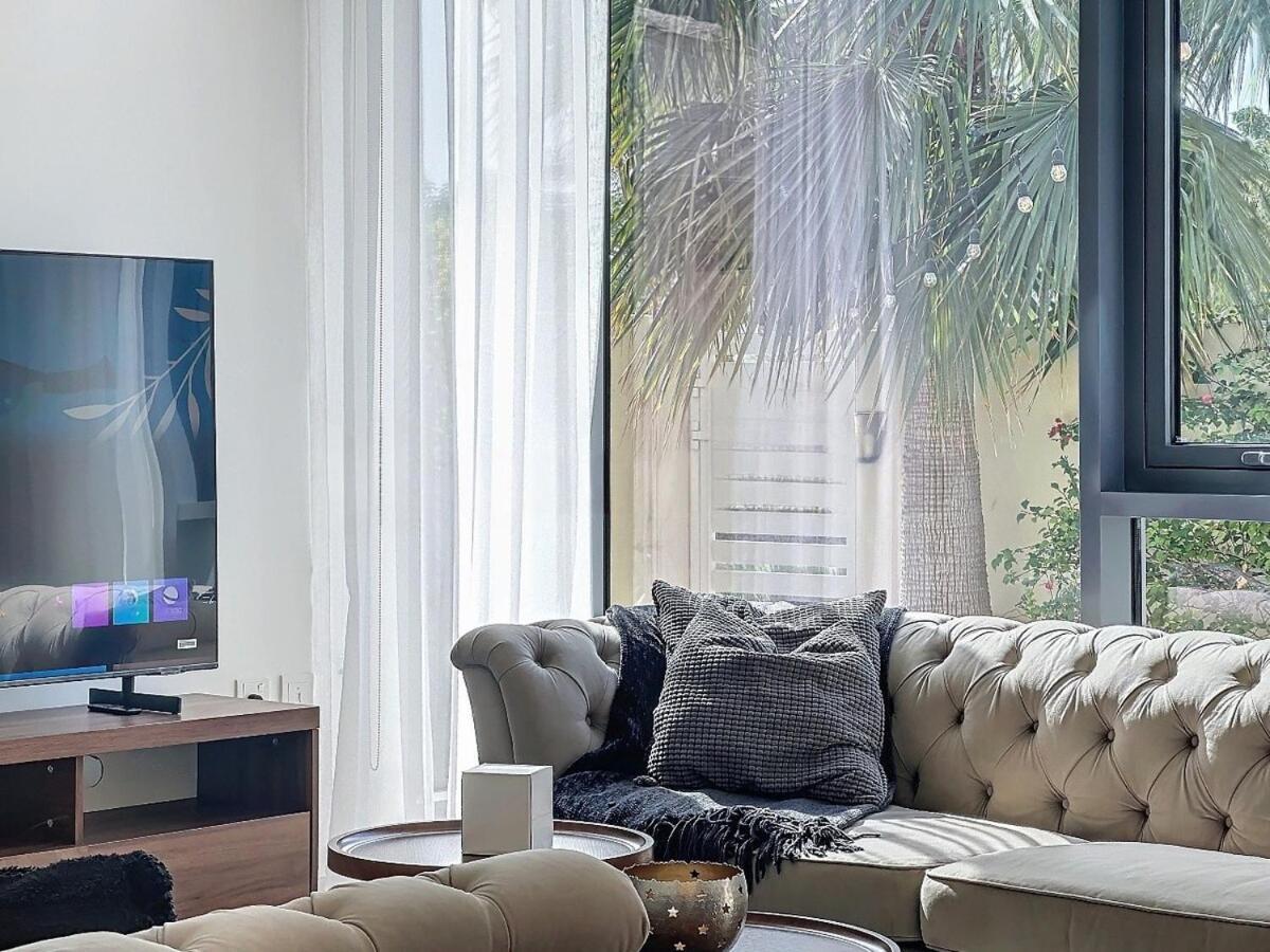 Modern Five Bedroom With Bbq And Garden Dubai